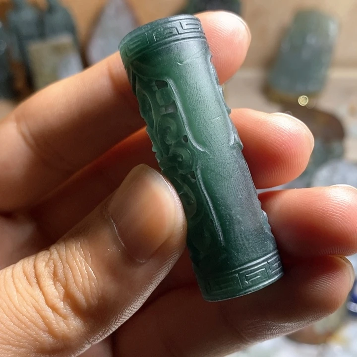 未镶嵌定制翡翠笔筒