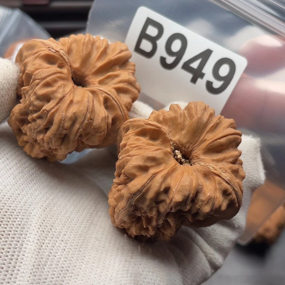 【闪购商品】文玩核桃吊坠B949全品凹底40/41