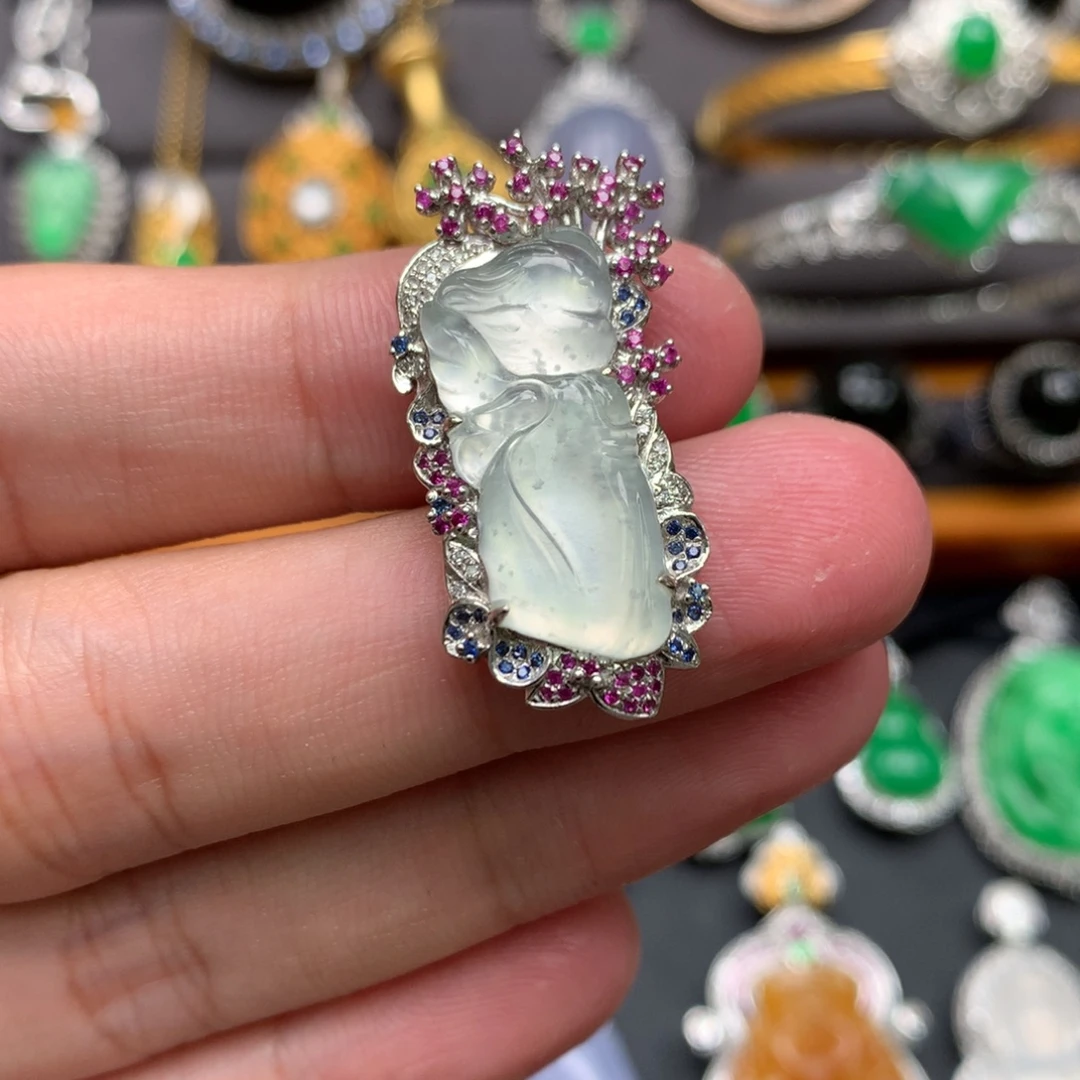 翡翠18K金镶嵌颈饰