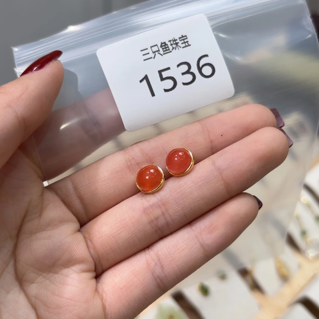 宥***橙南红玛瑙银S925镶嵌耳饰