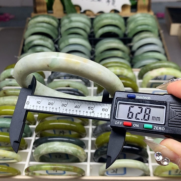 未镶嵌蛇纹石玉手镯38