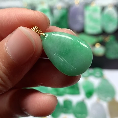 翡翠吊坠(不含链)18K金镶嵌