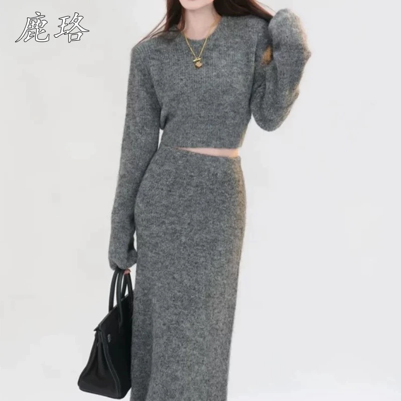 高级感针织连衣裙一套开春穿搭2025新款女早春季高腰毛衣裙两件套