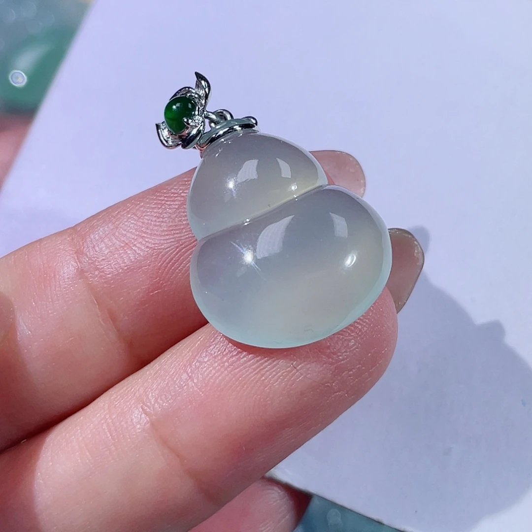 翡翠18K金镶嵌颈饰佛公