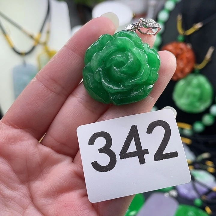 吊坠(赠链)未镶嵌翡翠