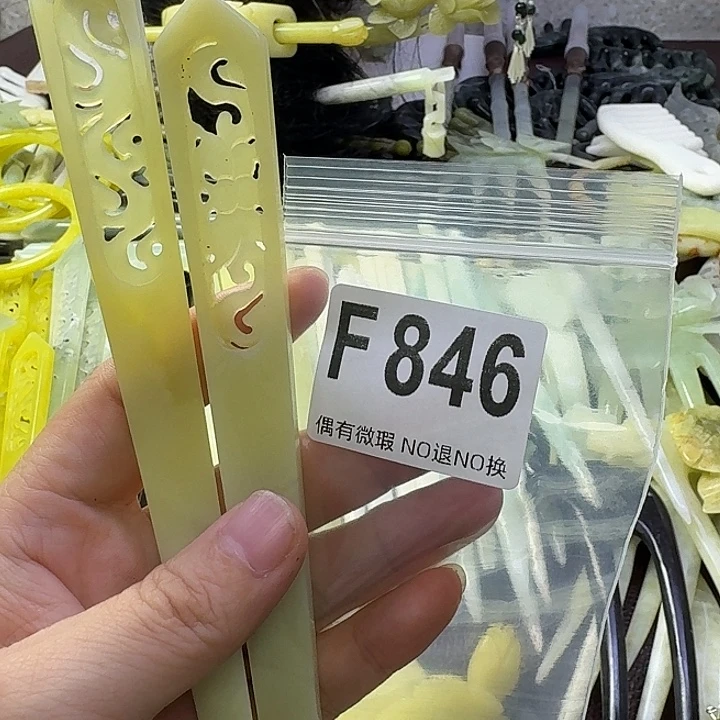 譬***露合金蛇纹石玉发饰