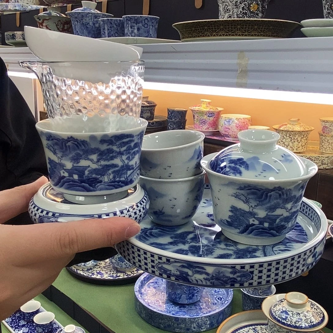 盖碗里装入少女心巧克力色