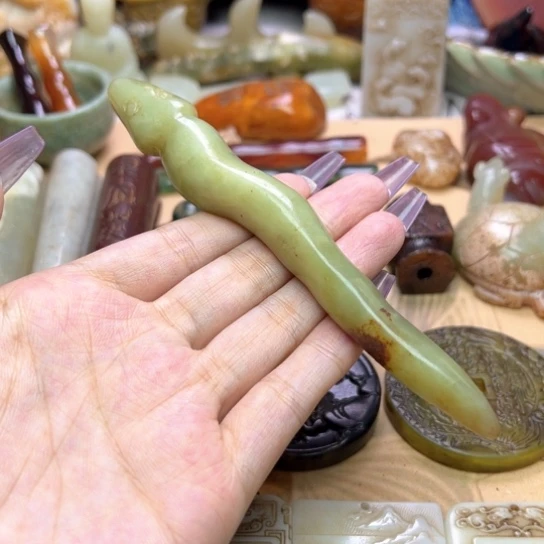 未镶嵌蛇纹石玉颈饰