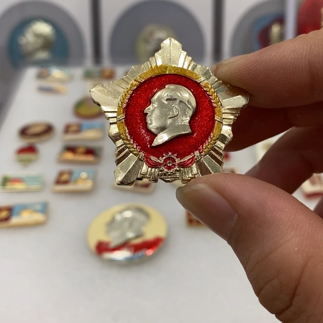 其他普通金属我****人红色纪念章齿轮麦穗五角星