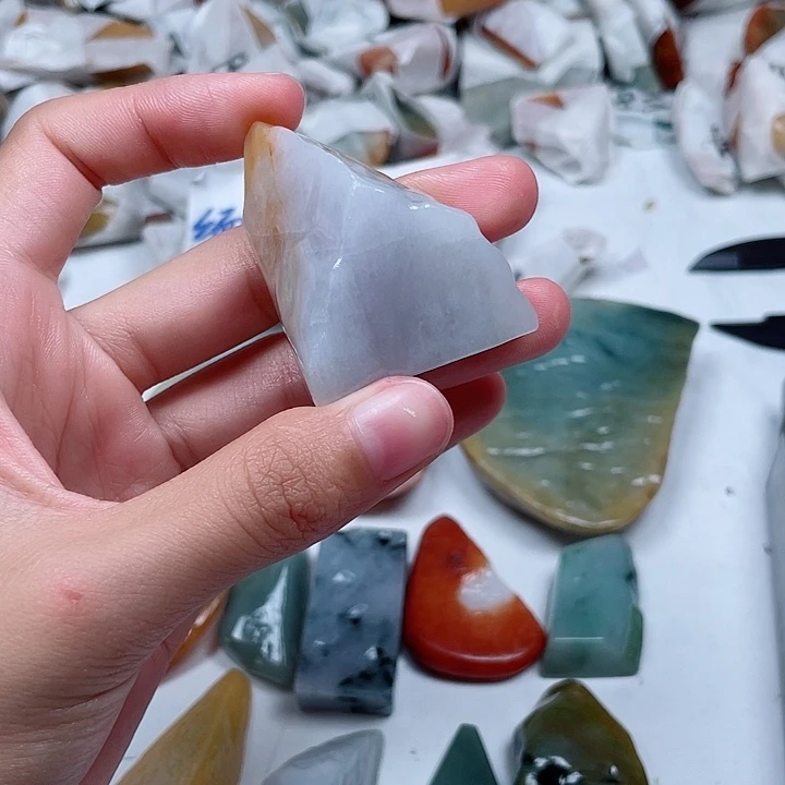 句***g翡翠未镶嵌颈饰翡翠