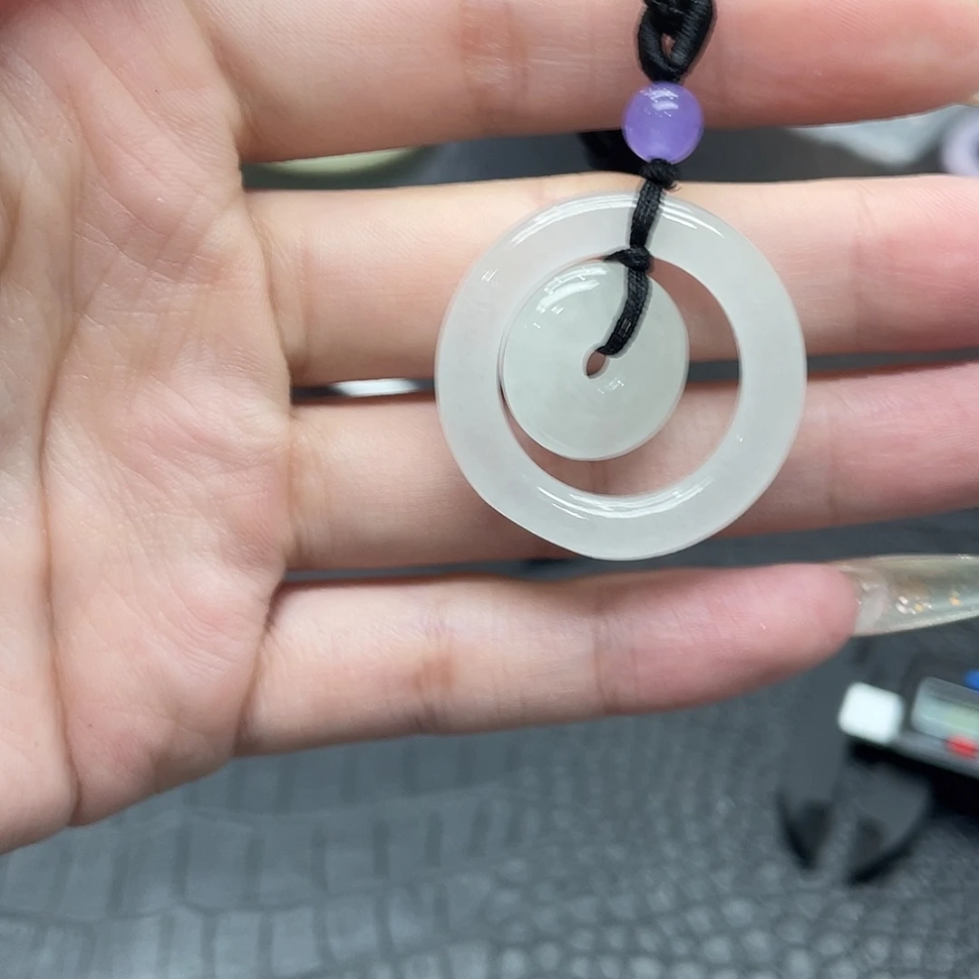 翡翠手镯未镶嵌默认瑕疵