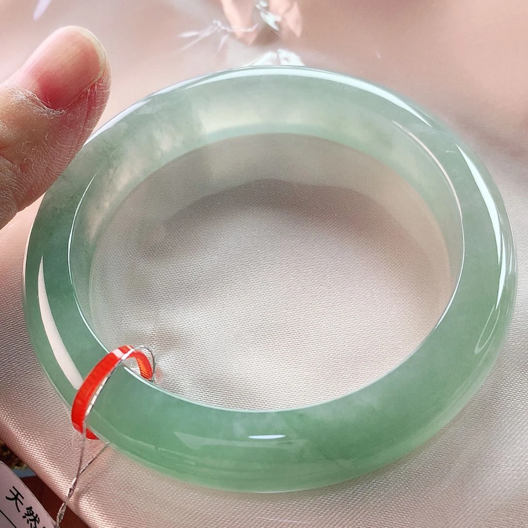 翡翠手镯未镶嵌54圈