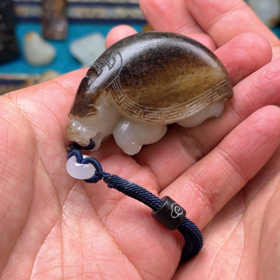 和田玉把件未镶嵌一**酒