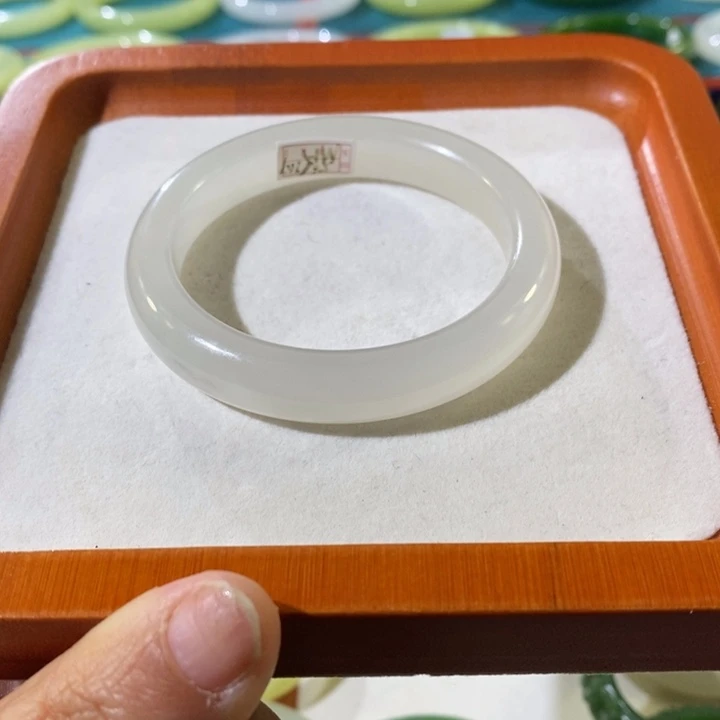 和田玉未镶嵌手镯