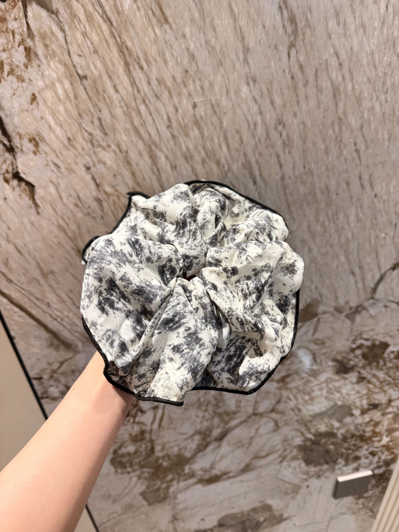 韩系小众高级水墨画大肠发圈
