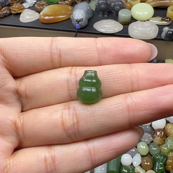 毛***毛和田玉未镶嵌颈饰