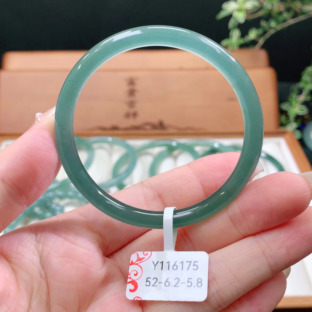 翡翠手镯未镶嵌天然