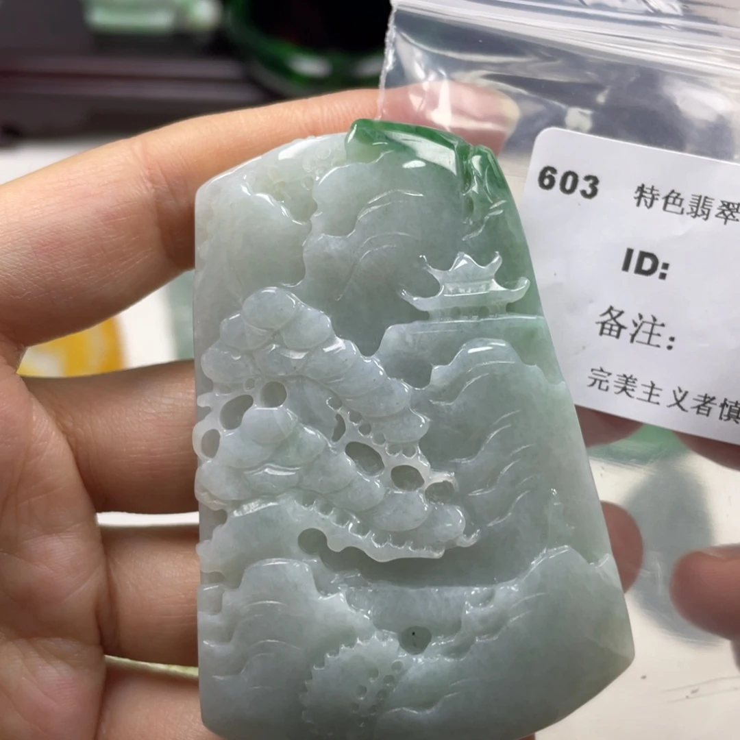 翡翠未镶嵌颈饰牌子