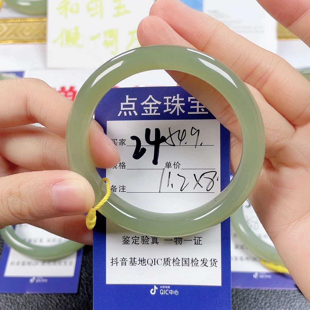 和田玉未镶嵌手镯