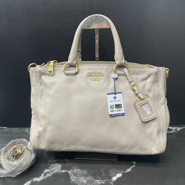 95新/普拉达/妃鱼/手提包/市场价15999/250212LT0026