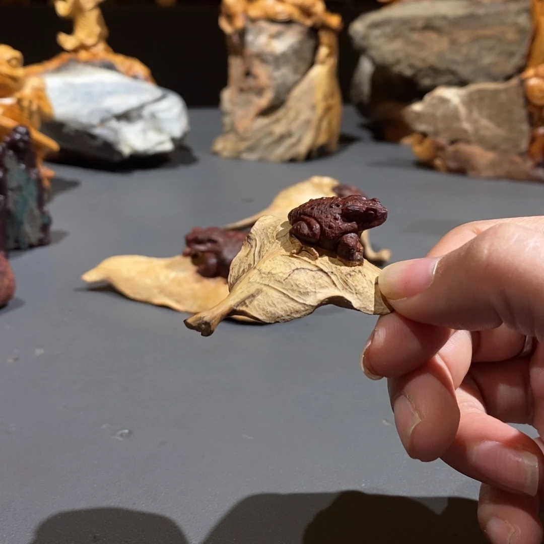 双****檀香紫檀（小叶紫檀）俏色小青蛙手把件