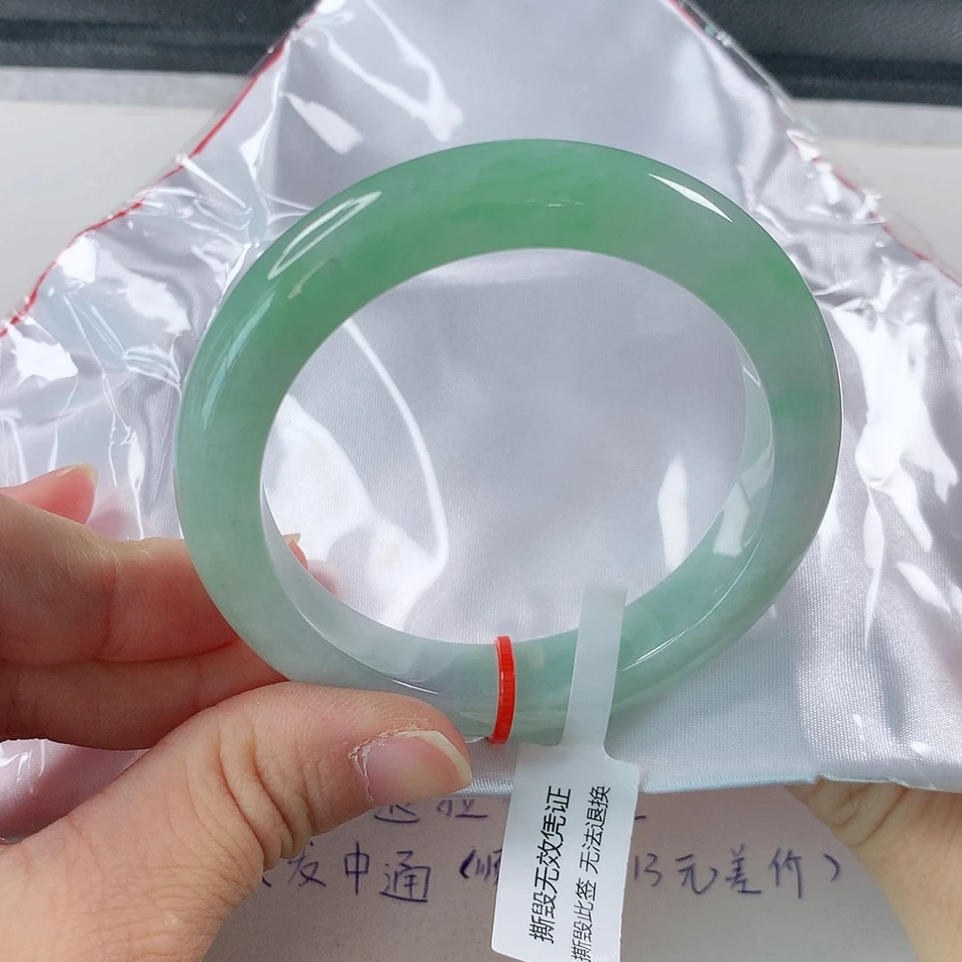 翡翠手镯未镶嵌①③⑦