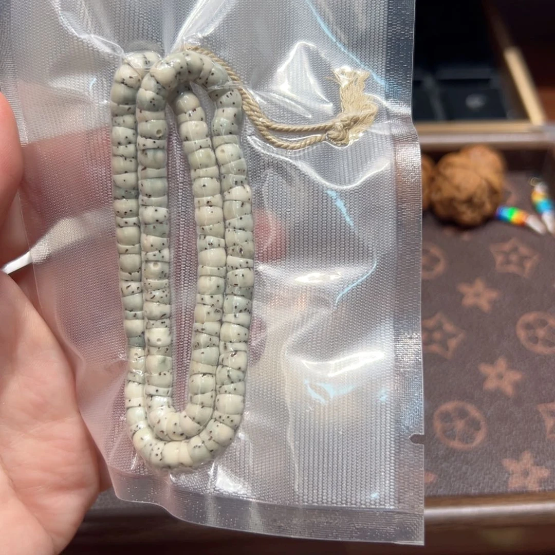 大***园星月菩提吊坠石玉料大肠