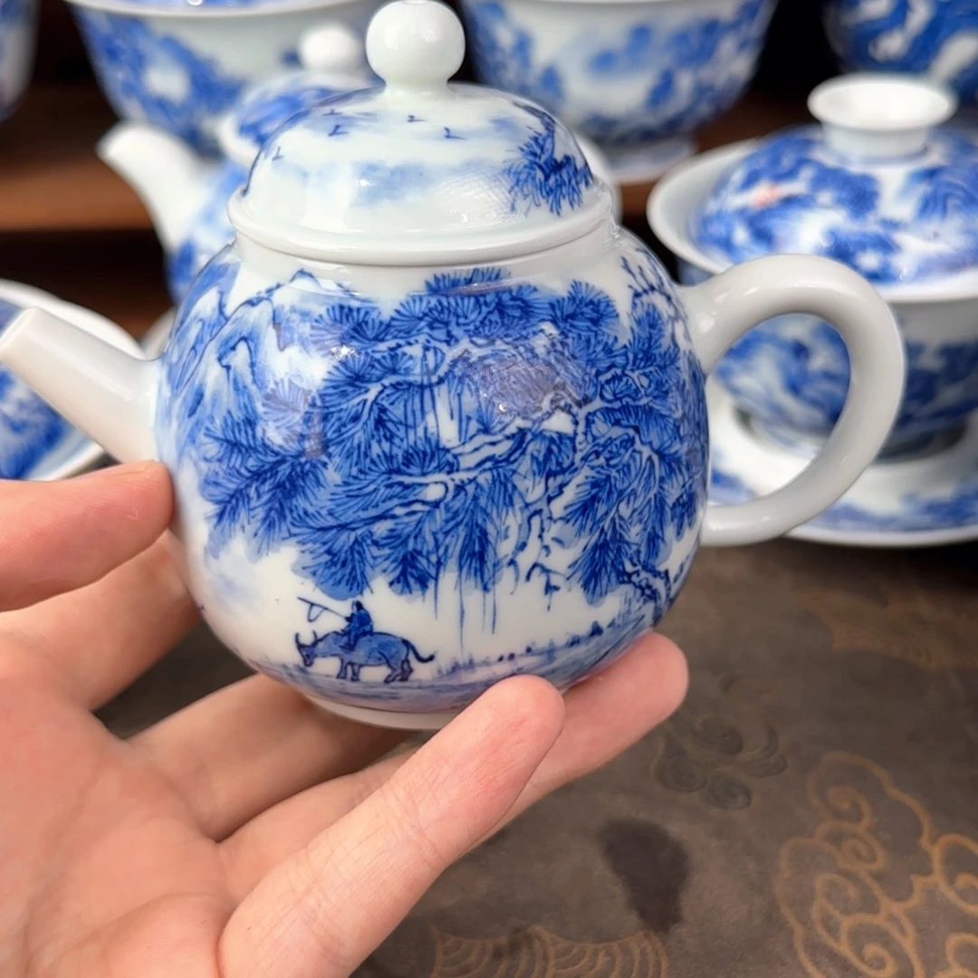 景德镇手绘山水茶壶