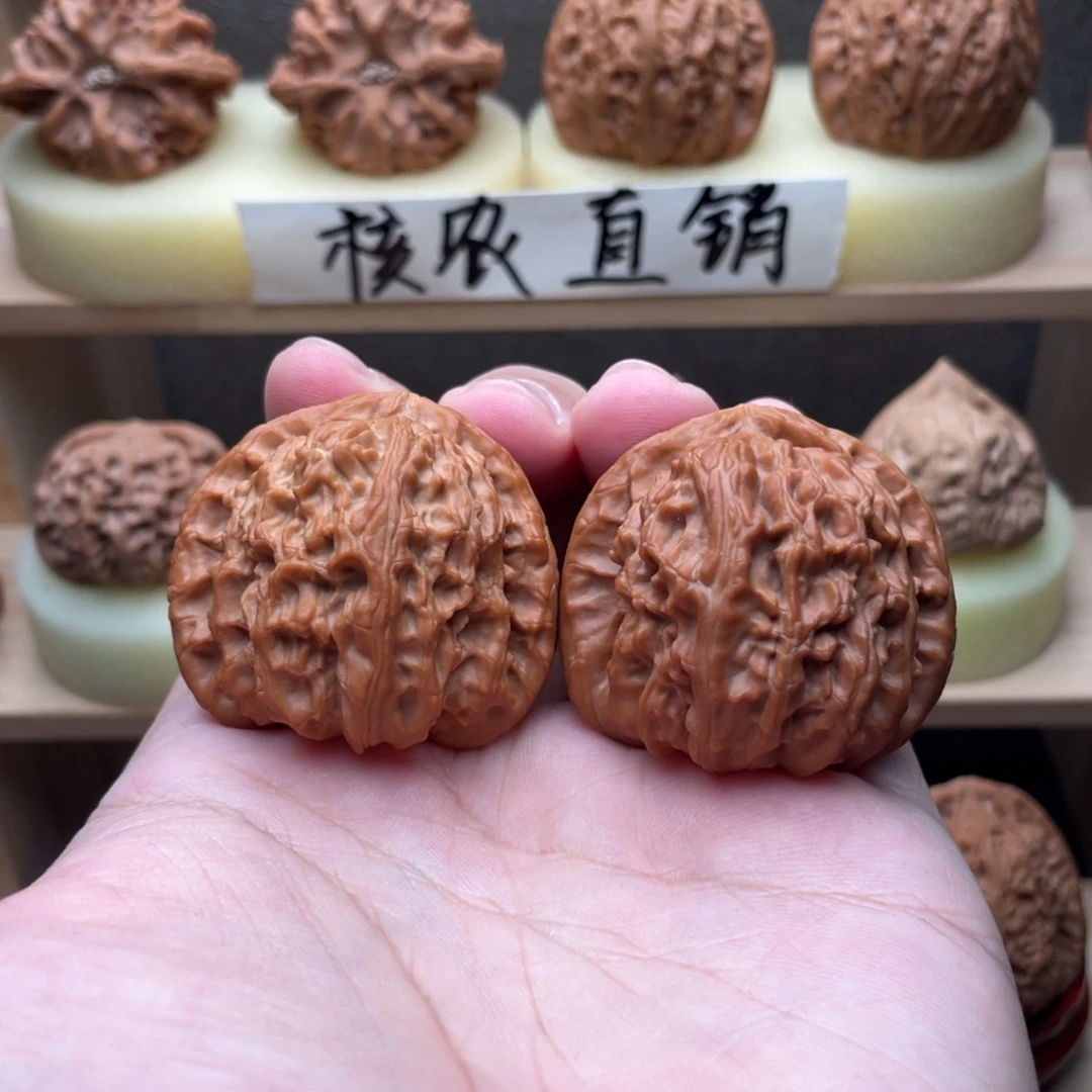 稳***丶吊坠文玩核桃全品三角白41➕，42克