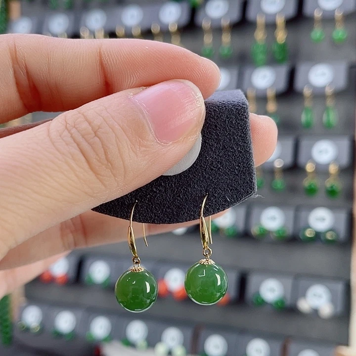 18K金镶嵌和田玉耳饰