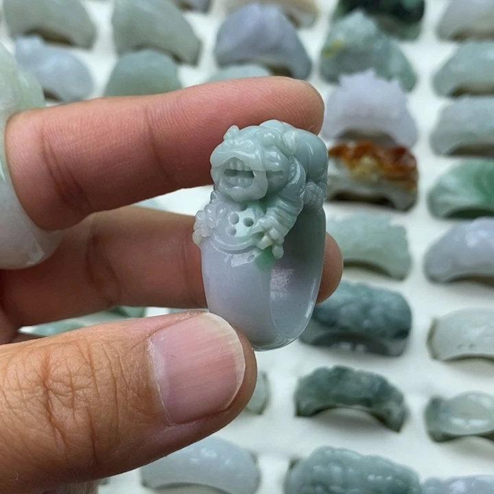 翡翠未镶嵌戒指港码17貔貅