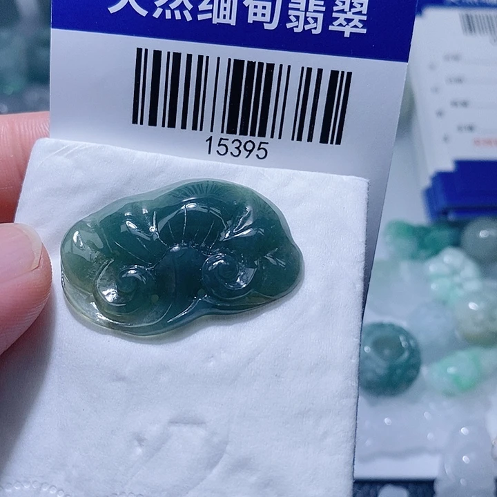 翡翠未镶嵌颈饰一