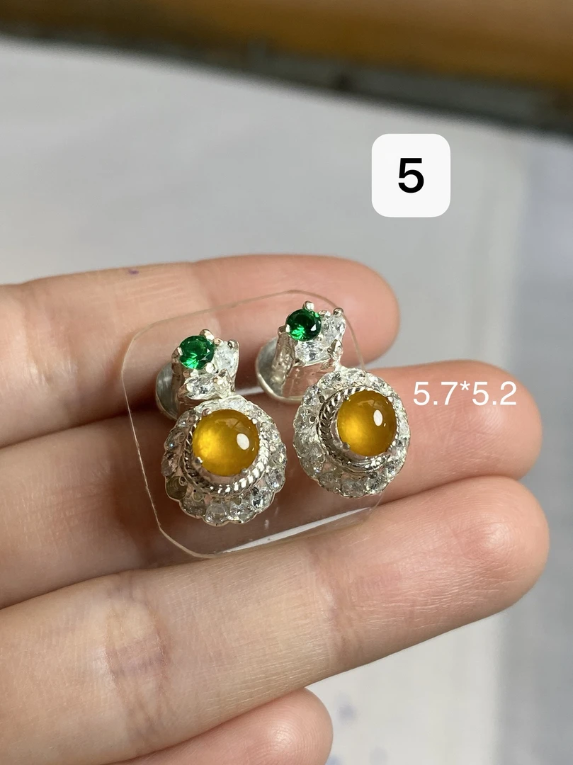 缅甸天然翡翠A货铜托镶嵌