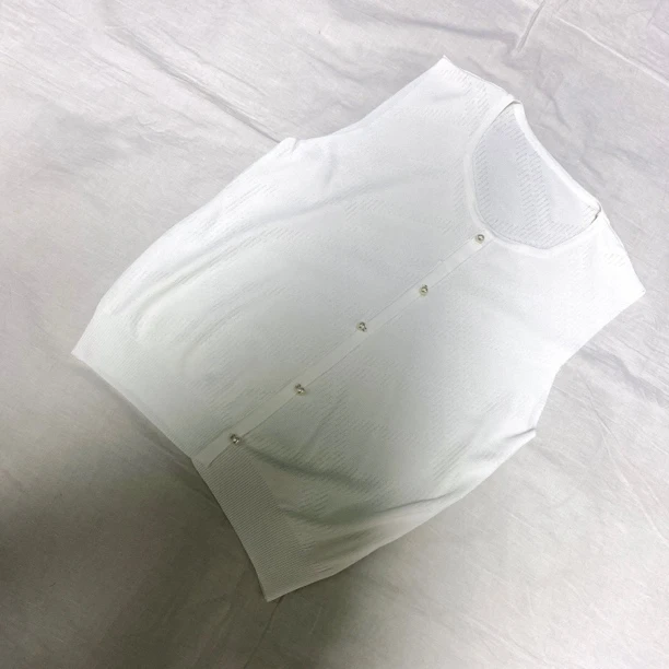 圆领五颗珍珠假纽扣装饰背心（微瑕介意勿拍）-果梓664