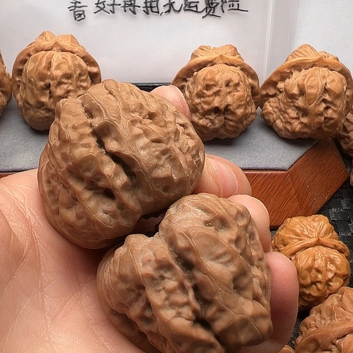 L***s吊坠文玩核桃蛤蟆