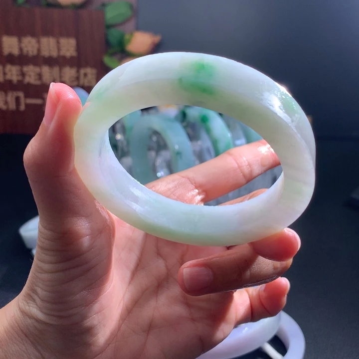 未镶嵌手镯定制翡翠