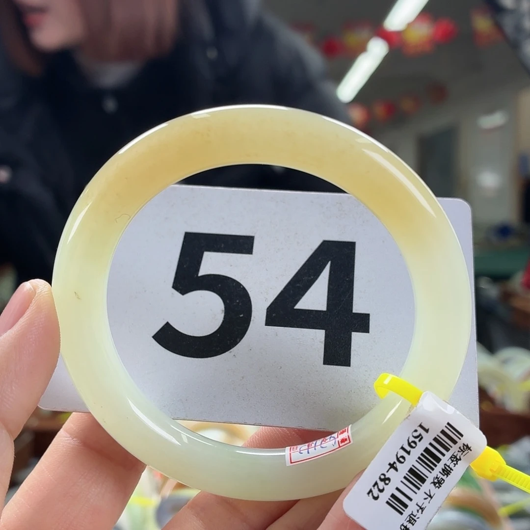 雪***莹和田玉未镶嵌手镯