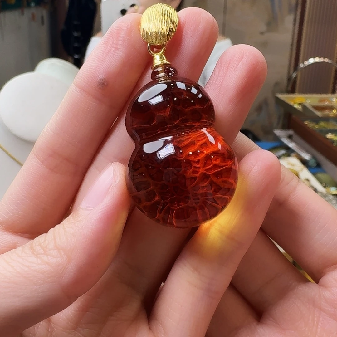 琥珀未镶嵌颈饰吊坠