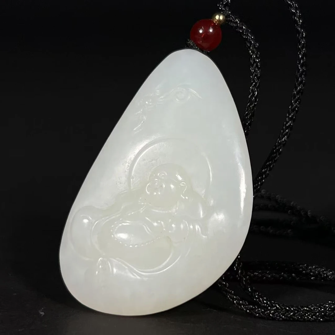 Lot16: 和田白玉布袋和尚吊坠 3.2*5.1cm 33.54g