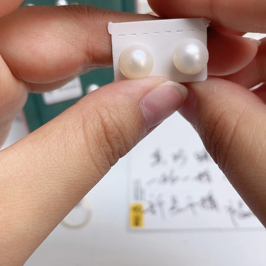 银S925镶嵌淡水珍珠耳饰m***o