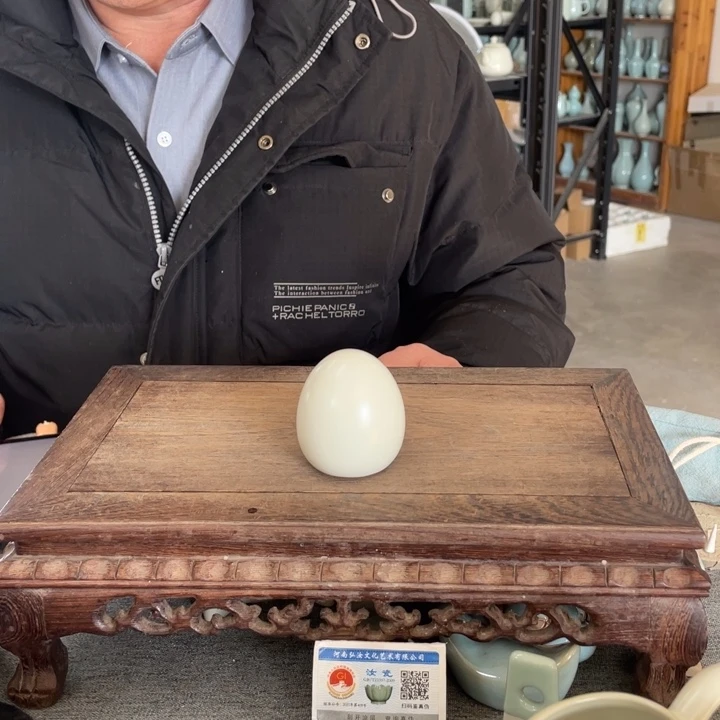 摆件月白釉茶叶蛋