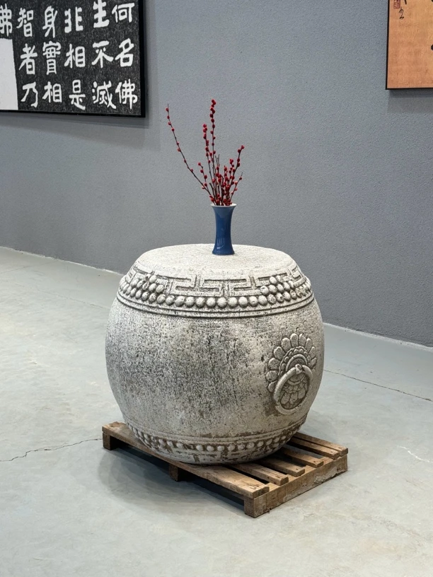 饱满浑圆的大石鼓