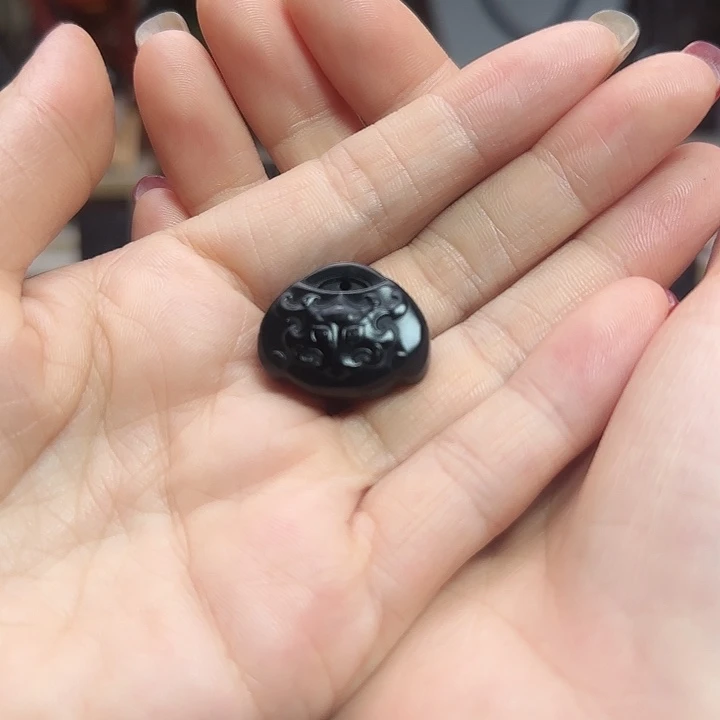 和田玉（墨玉）未镶嵌颈饰平安所