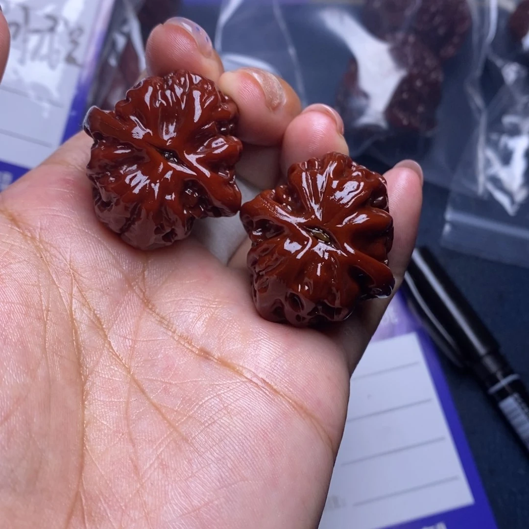 文玩核桃吊坠白狮子32