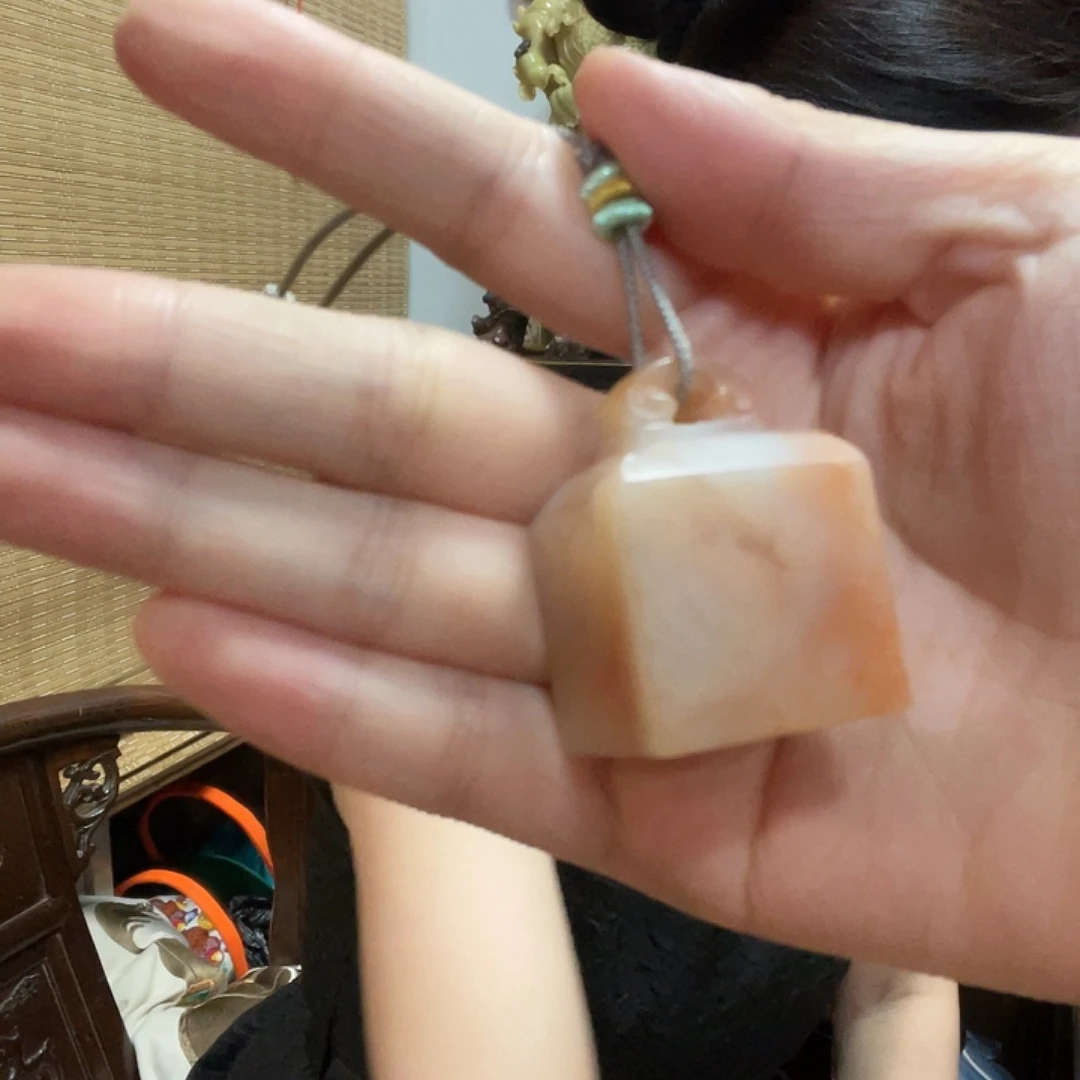 寿山石老挝如意扭印章