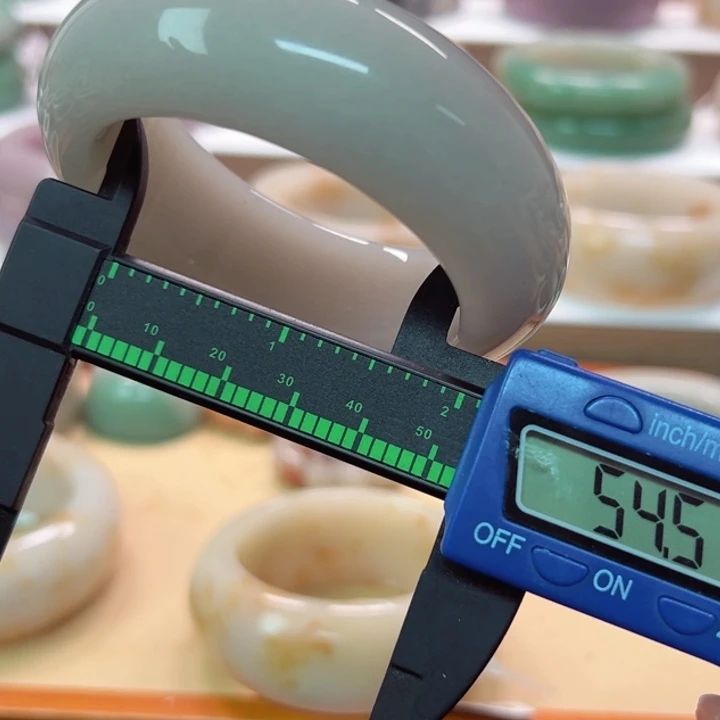 石英岩玉手镯未镶嵌