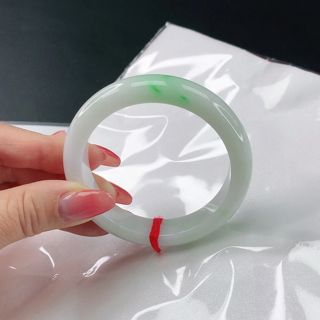 翡翠手镯未镶嵌翡翠323