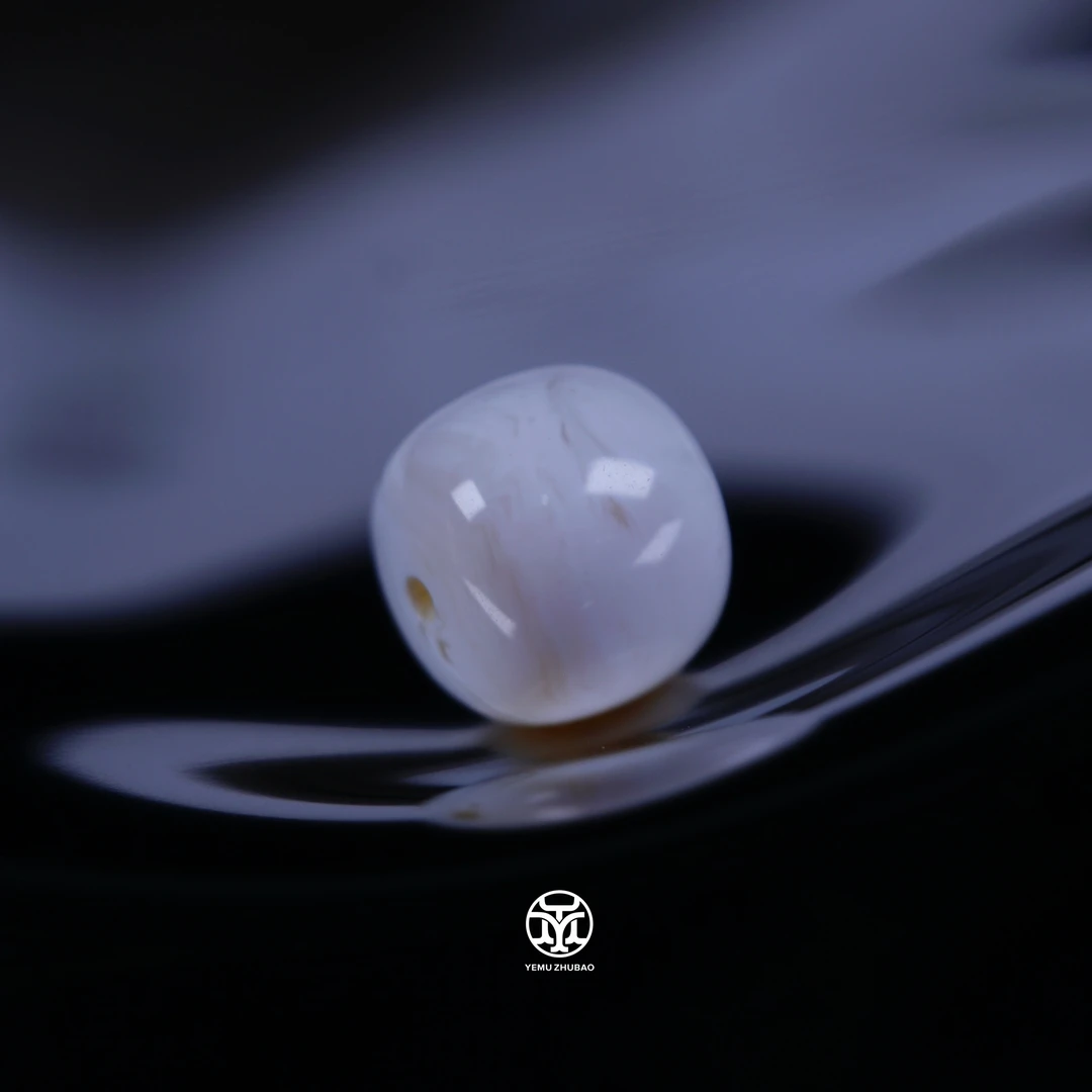 B33（8.9mm）8毫米漆白橘底拉丝老型配珠 一物一拍天然俄料琥珀蜜蜡