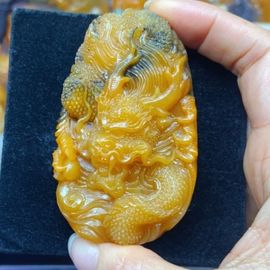 石英质玉（黄龙玉）未镶嵌颈饰