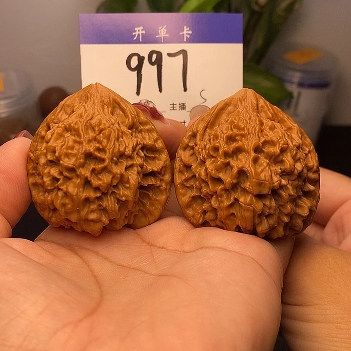 自***己吊坠桃核官帽47无刀痕磕尖s
